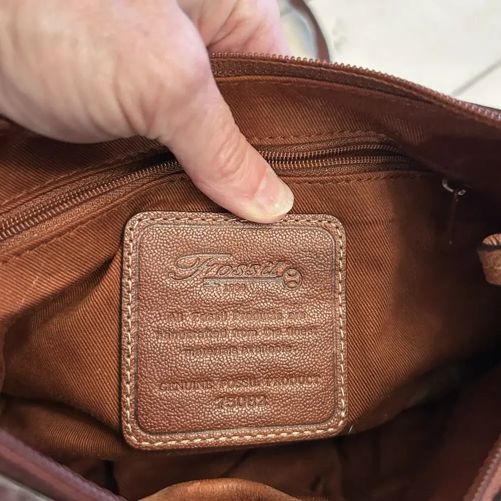 Fossil Leather Purse - Picture 9 of 13